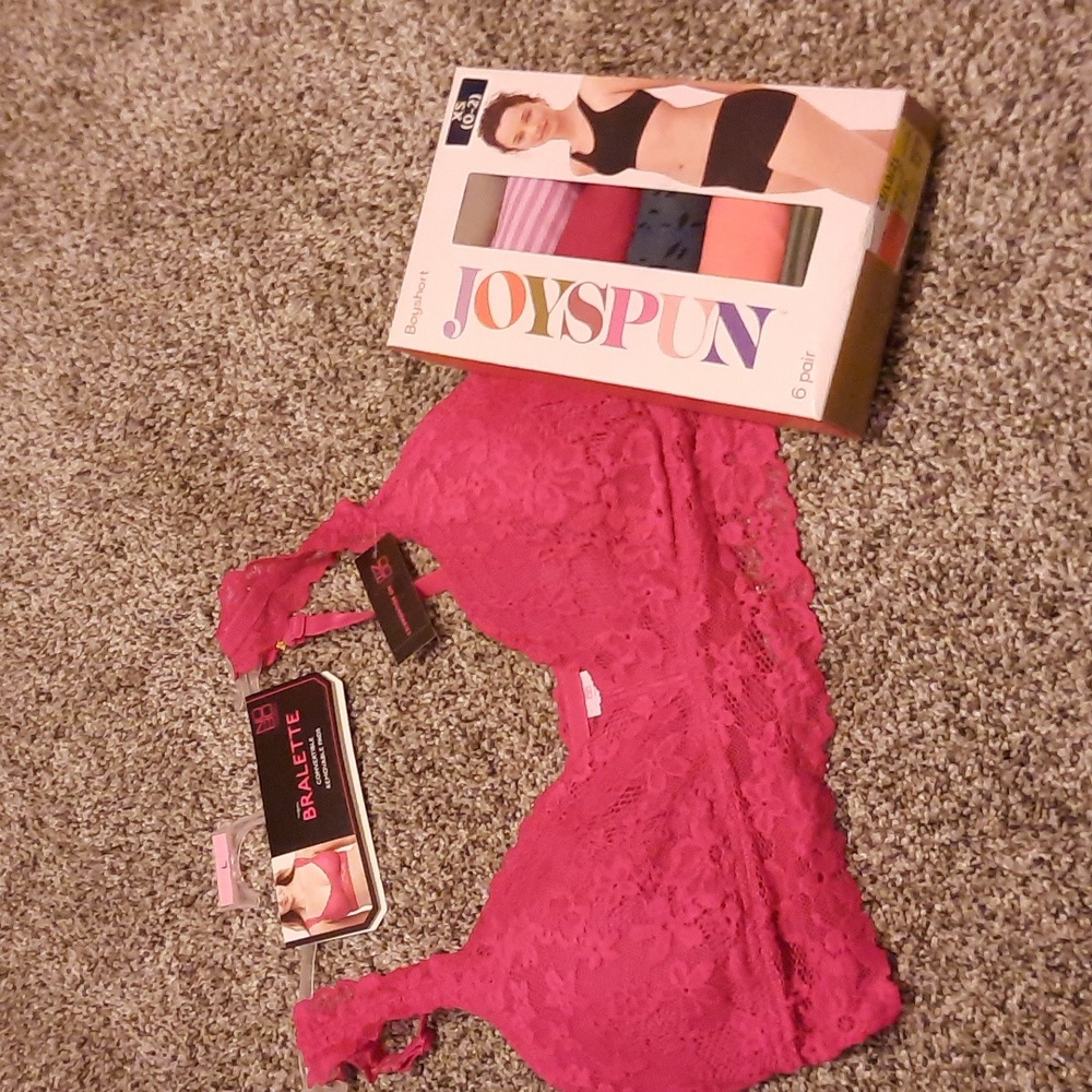Super cute Bralette and 6pk panties
